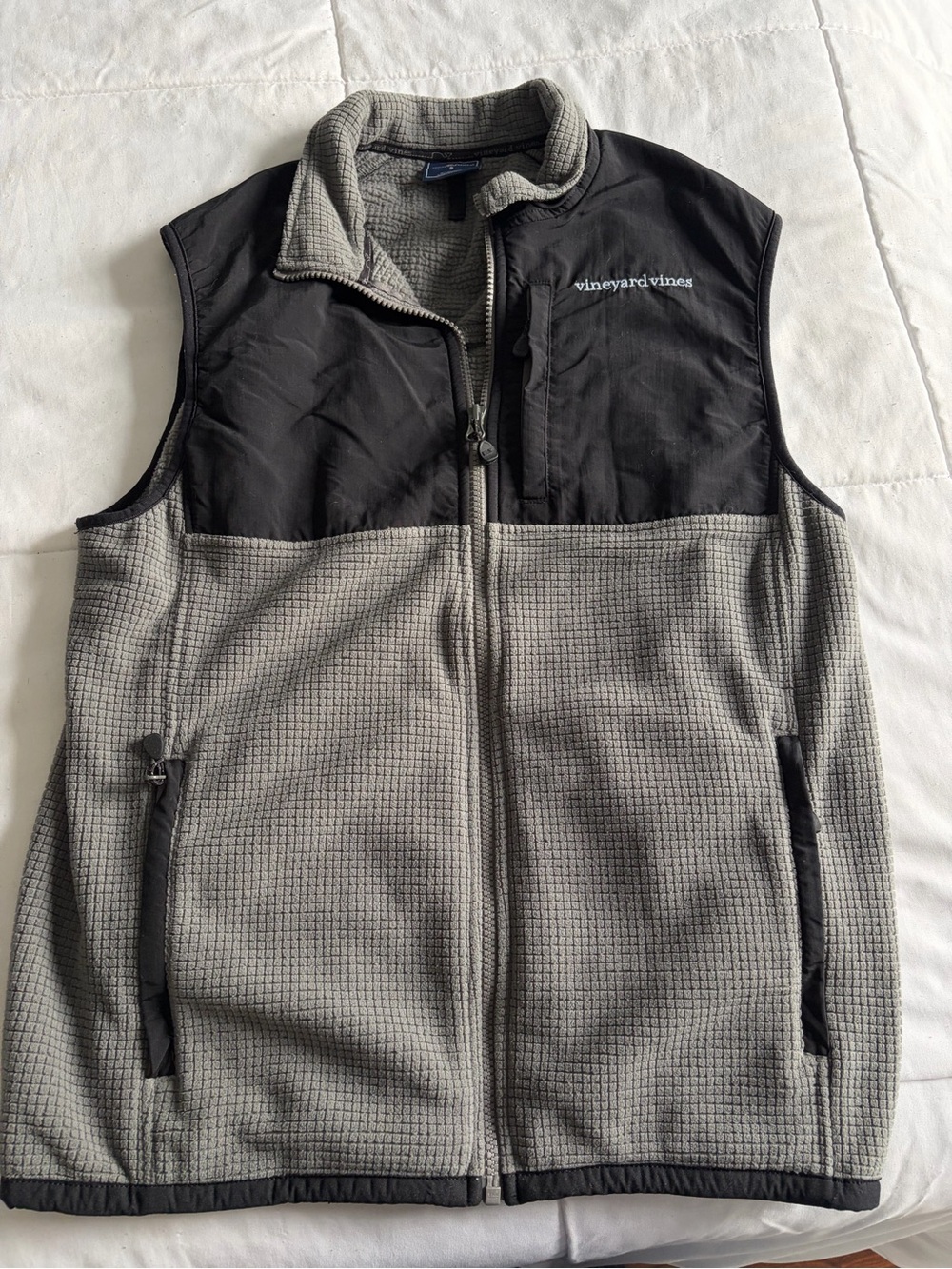 Vineyard Vines Men’s Gray and Black Fleece Vest Size Small